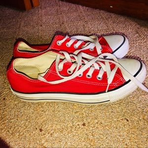 LIGHTLY WORN RED CONVERSE